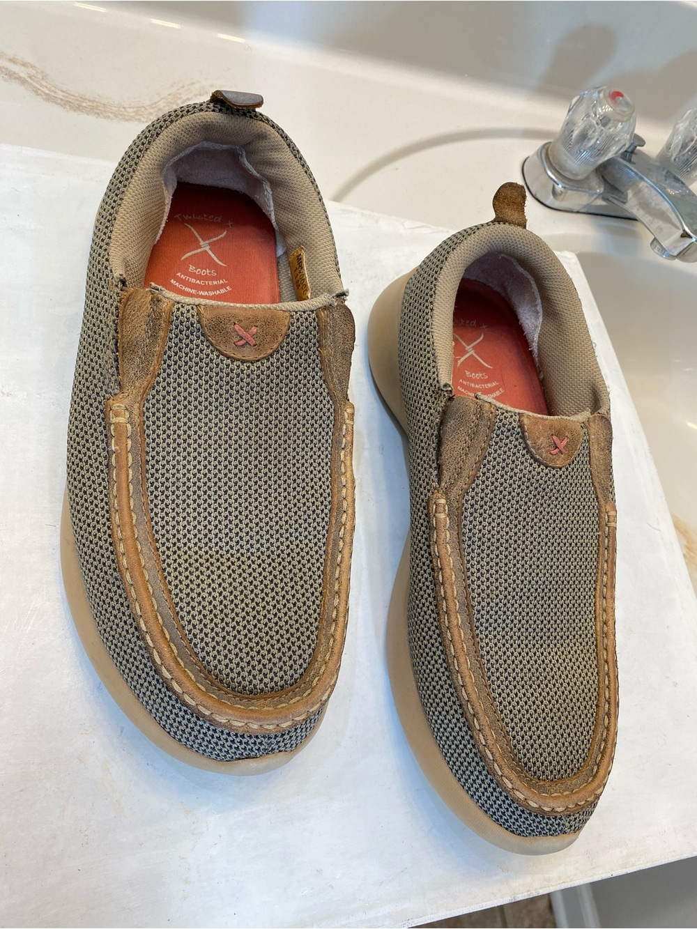 Twisted X Men’s Slip On driving casual loafers Size 11M good condition clean